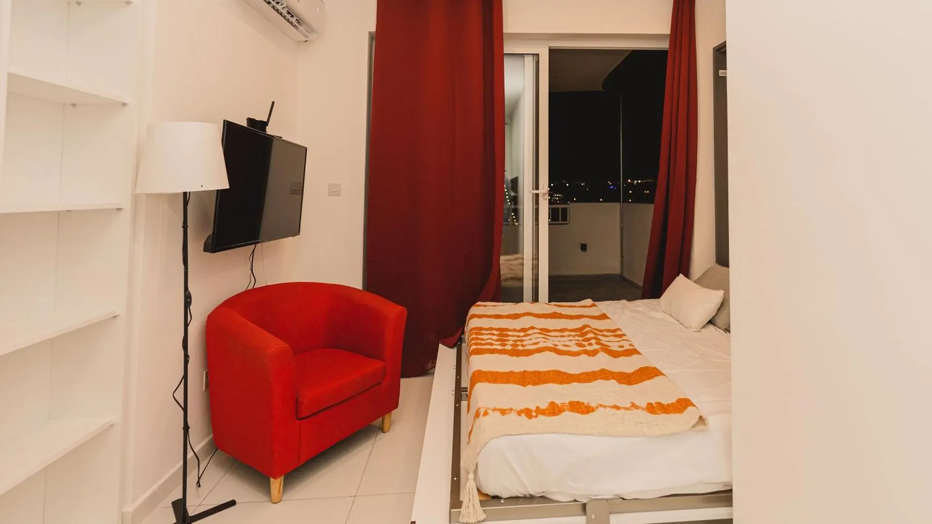 Stunning 1Bdr Main Street Penthouse! Near Sea! Apartment Gzira