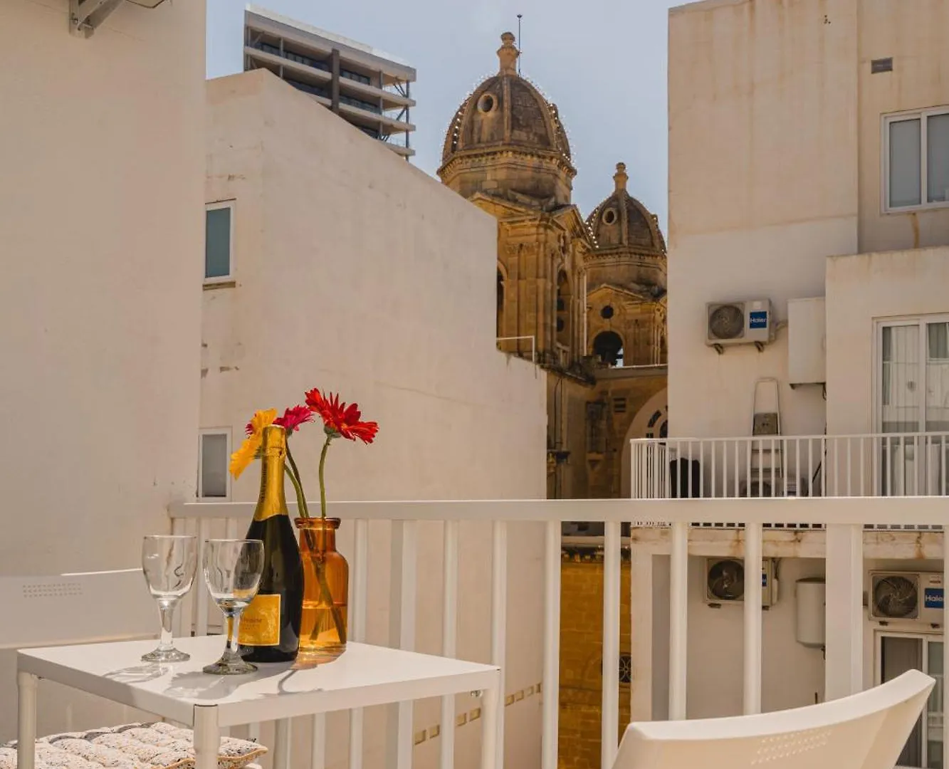 Stunning 1Bdr Main Street Penthouse! Near Sea! Apartment Gzira